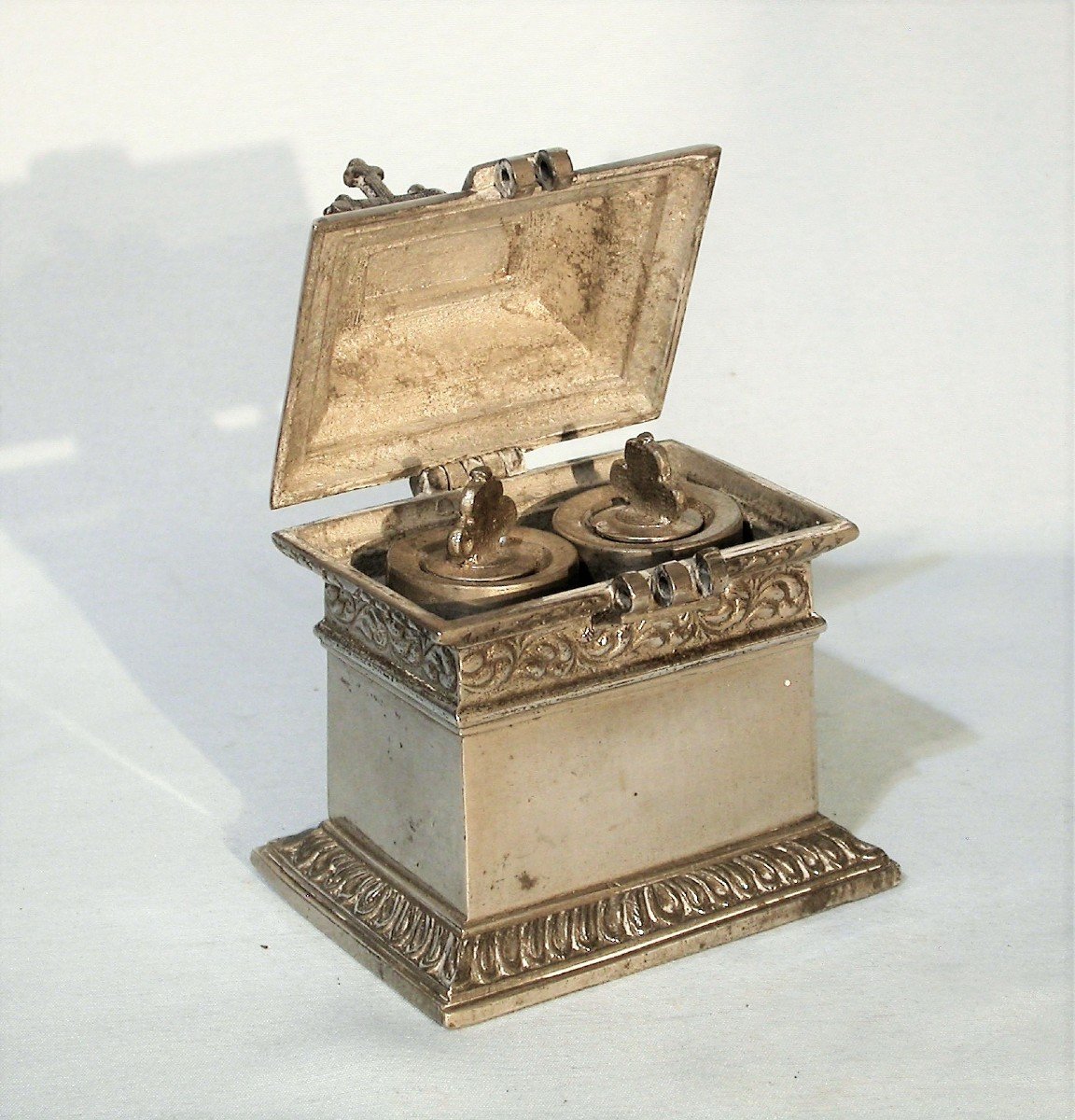 COFFRET LITURGIQUE EN ETAIN (étain) - PARIS, CIRCA 1800-photo-1