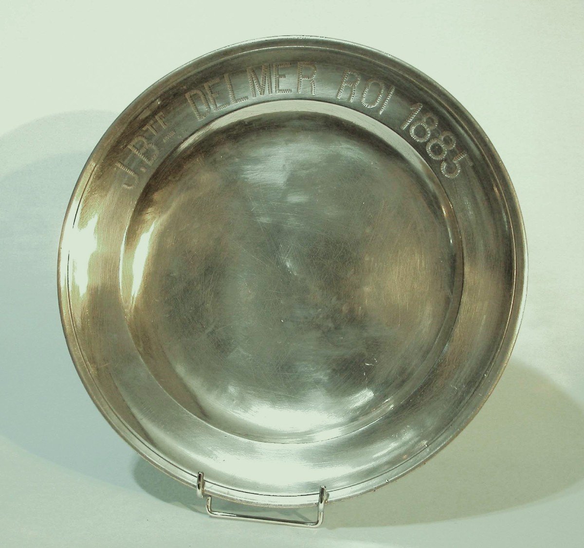 Dedicatory Dish In Tin (tin) - Lille, 19th Century