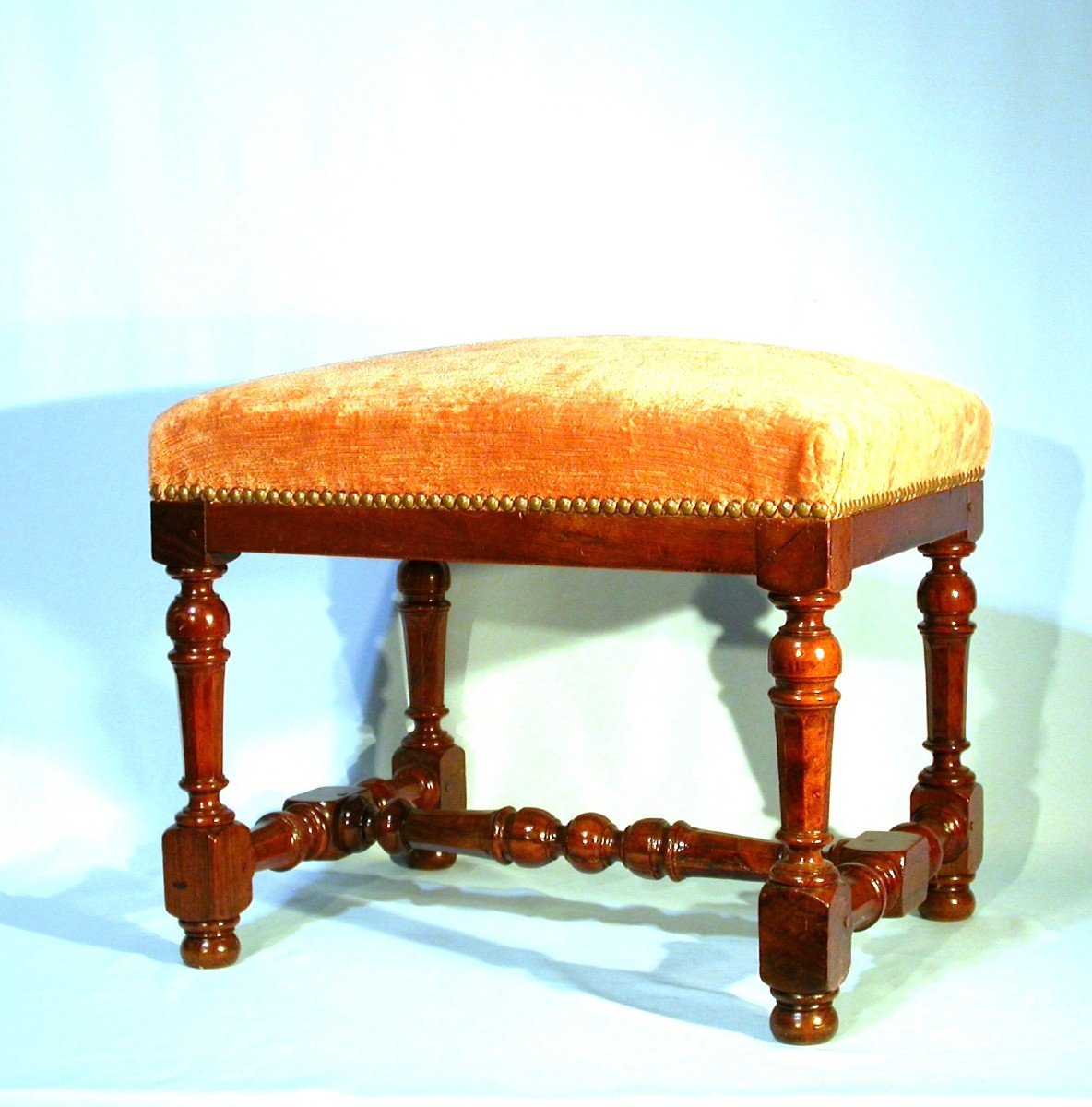 TABOURET EN NOYER, FIN DU XVII ème s-photo-8