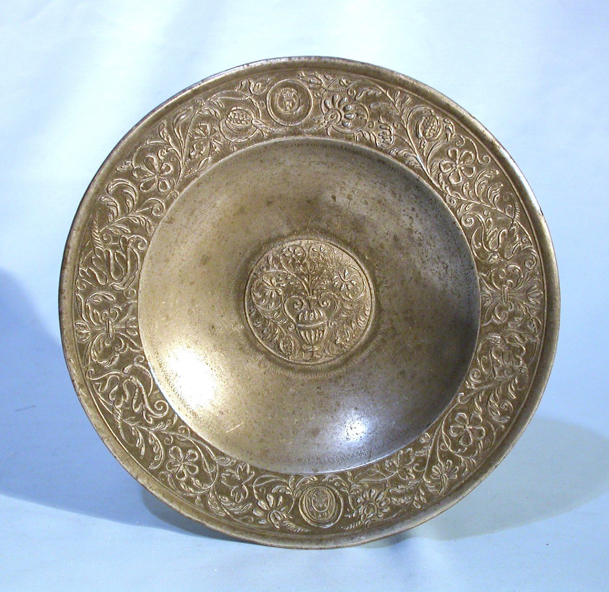 RARE ASSIETTE EN ETAIN (étain) - SUISSE, MILIEU DU XVII ème s-photo-6