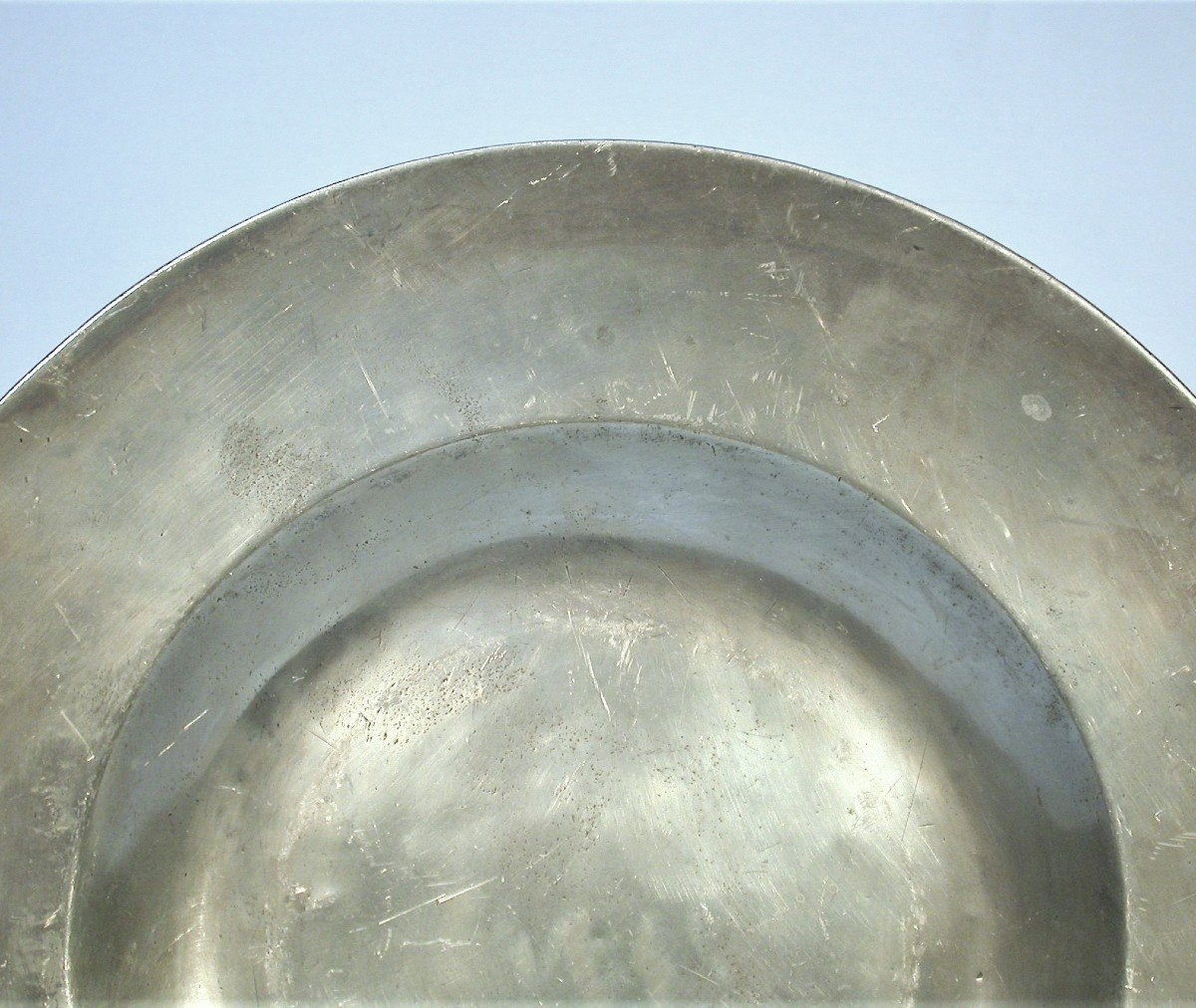 Large Pewter Dish  - Neuchâtel, 17th Century-photo-2