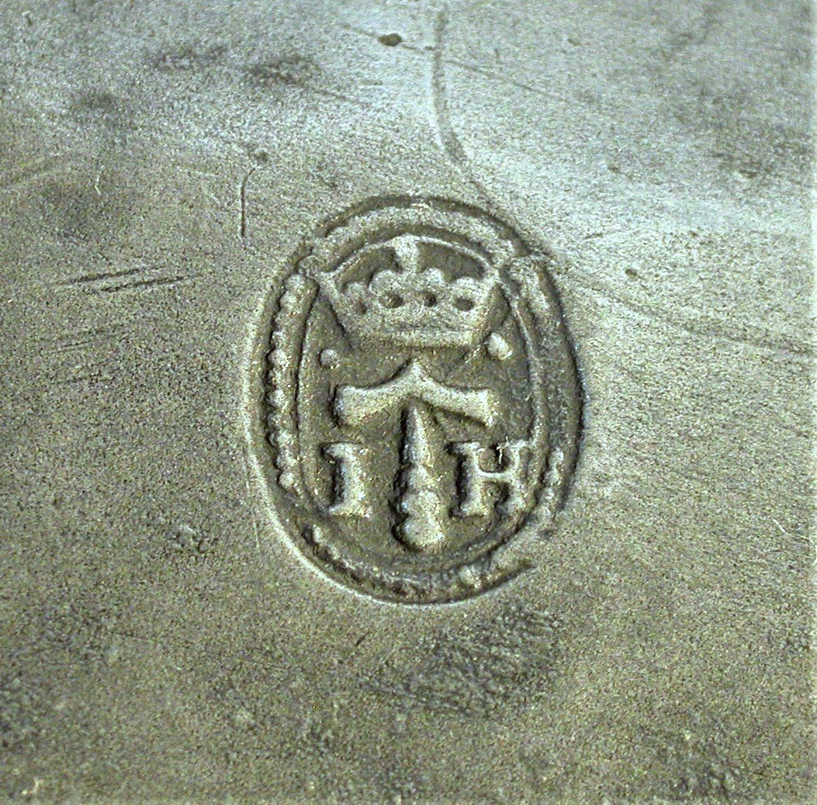 Large Pewter Dish  - Neuchâtel, 17th Century-photo-4