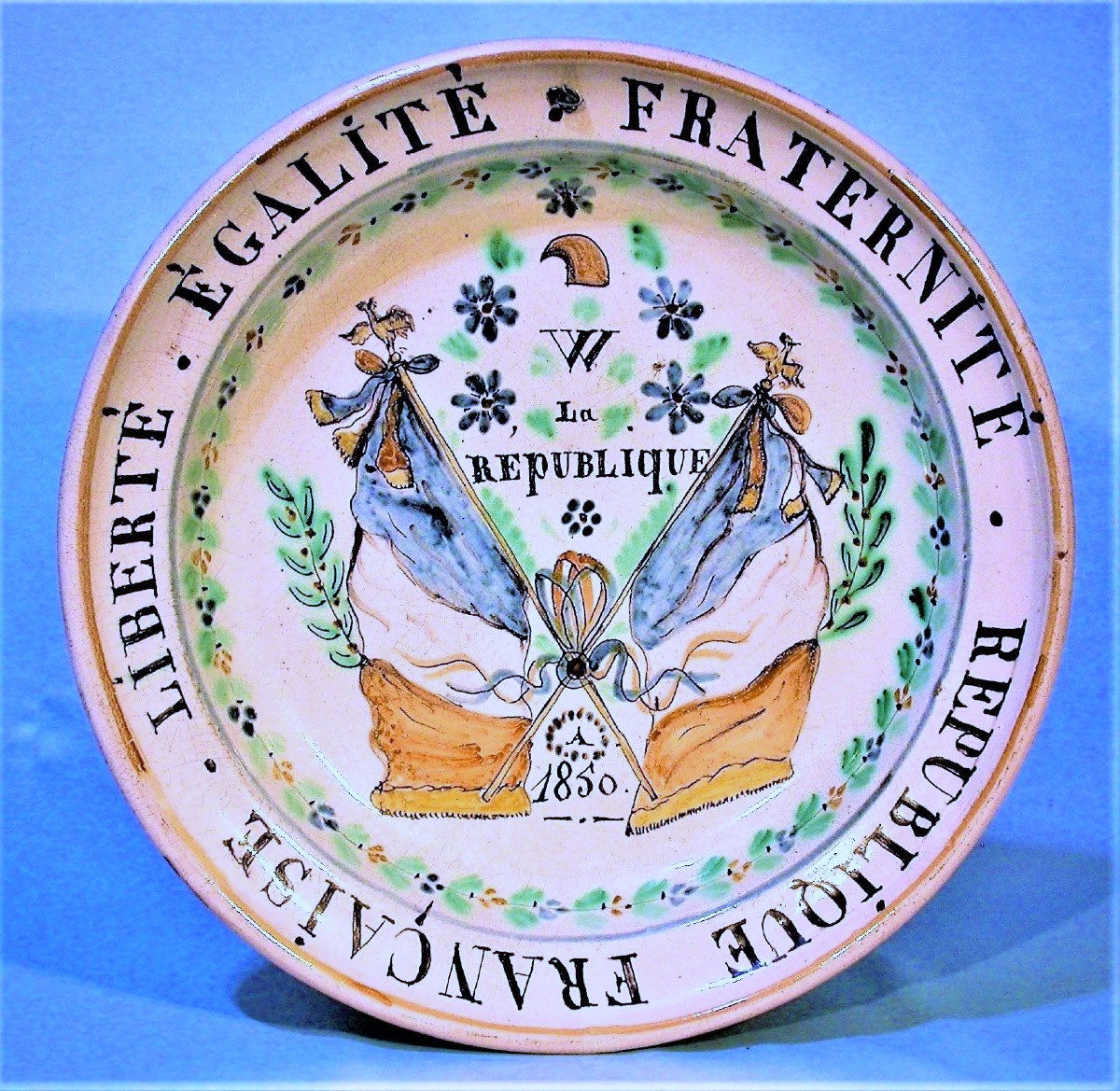 RARE GRAND PLAT EN FAÏENCE "PARLANTE" - ORLEANS (?), XIX ème s-photo-2