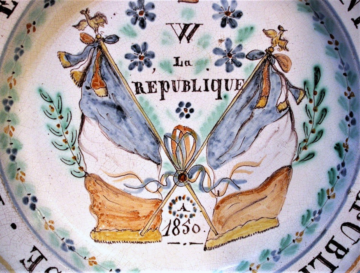 RARE GRAND PLAT EN FAÏENCE "PARLANTE" - ORLEANS (?), XIX ème s
