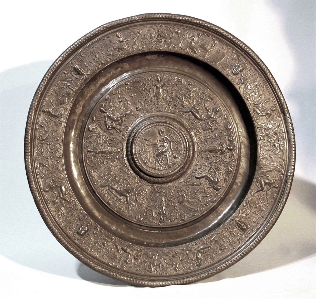 * PLAT EN ETAIN "LA TEMPERANCE" - NUREMBERG, AVANT 1619