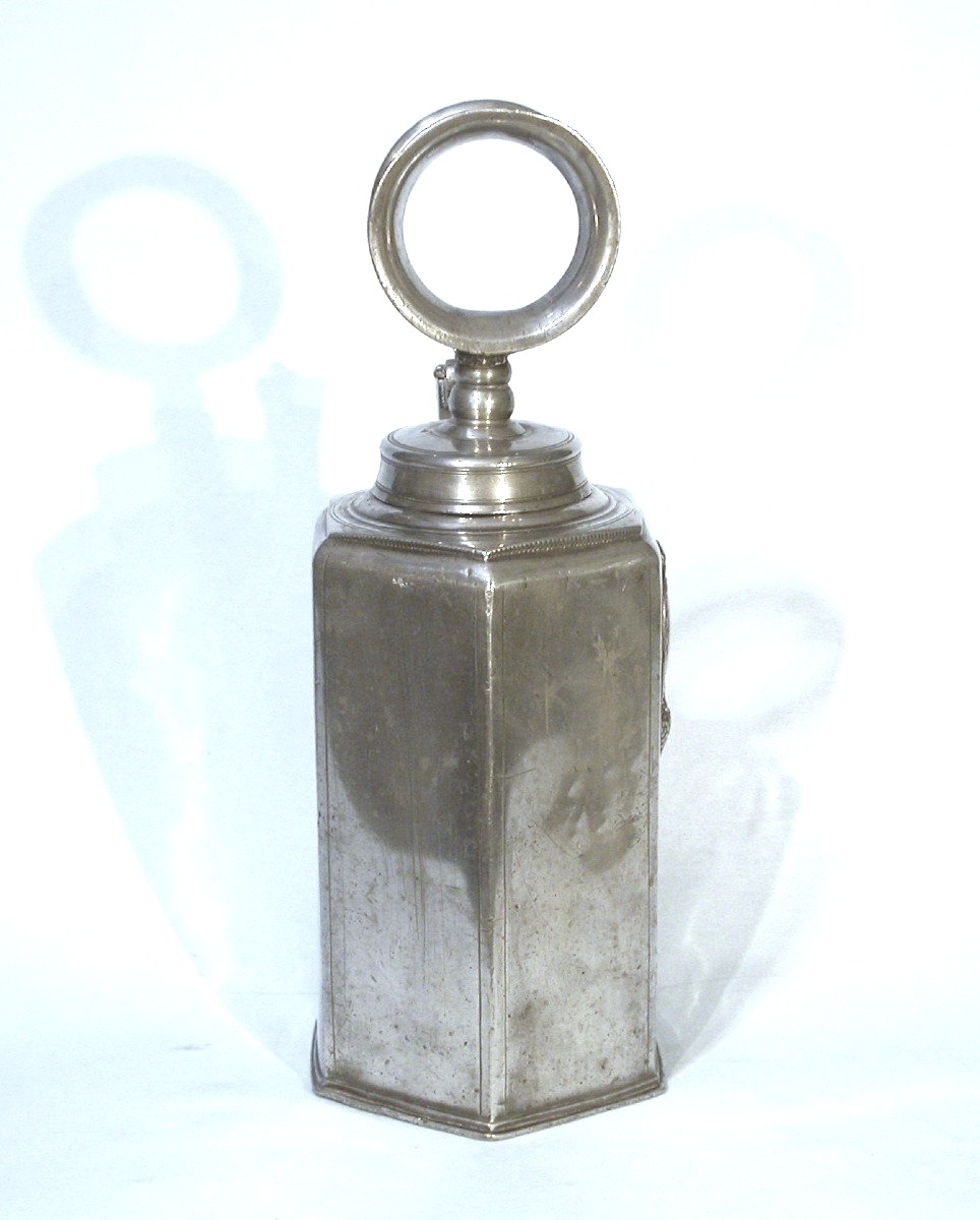 "PRISMENKANNE" - BOUTEILLE À VIN EN ETAIN - CHUR (SUISSE), X VIII ème s-photo-1
