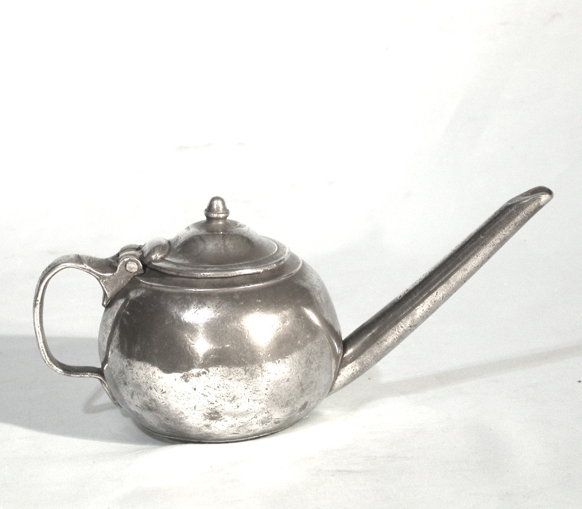 BIBERON DE MALADE EN ETAIN - PARIS, CIRCA 1800-photo-1