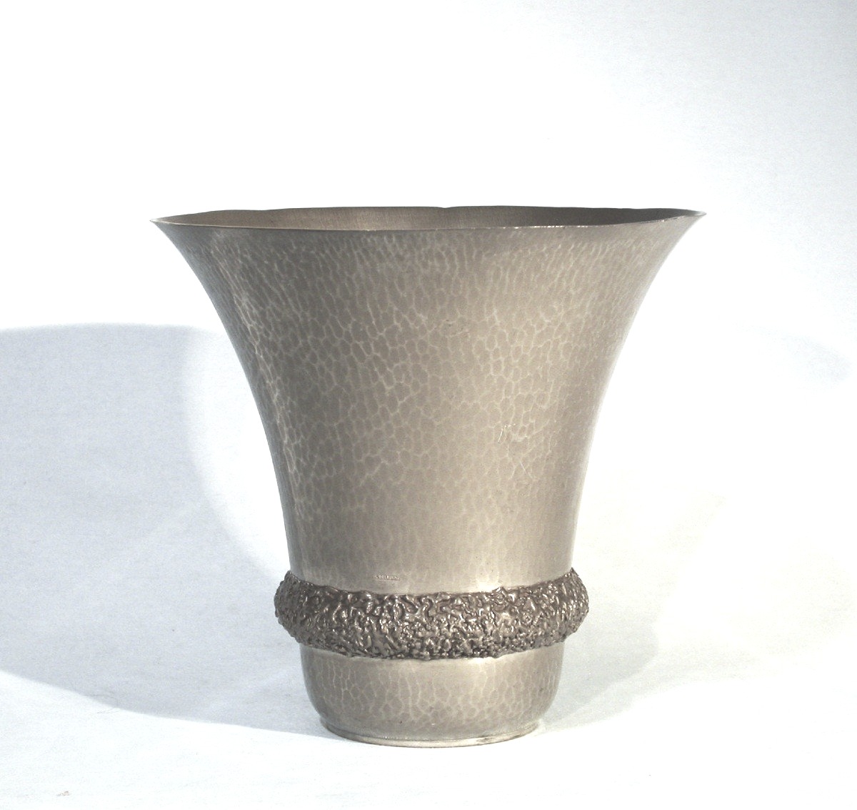 VASE "ART DECO" EN ETAIN DE RENE DELAVAN-photo-3