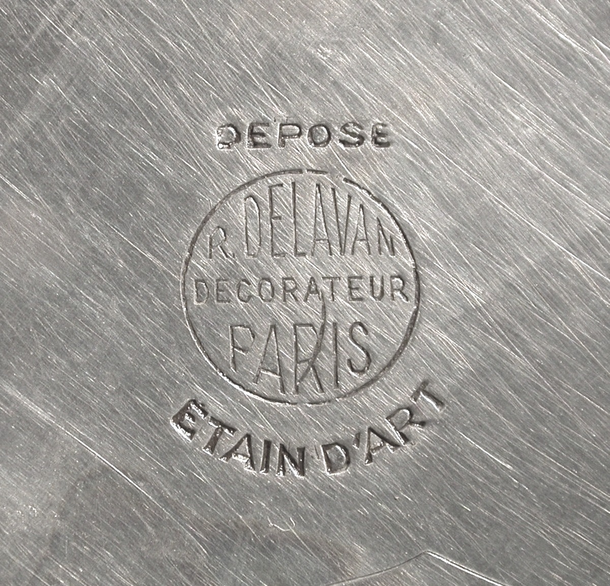 VASE "ART DECO" EN ETAIN DE RENE DELAVAN-photo-3