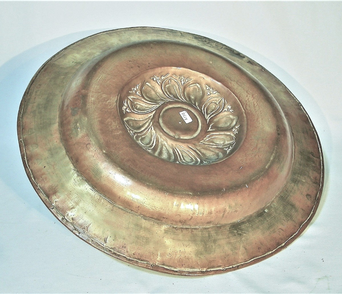TRES GRAND PLAT D'OFFRANDE EN LAITON - AROUND 1600-photo-1