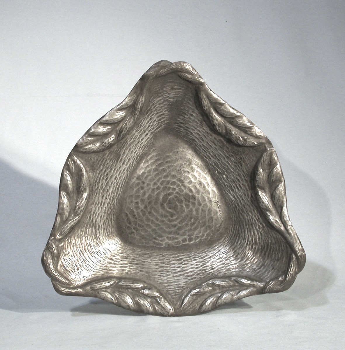 PRESENTOIR "ART NOUVEAU" EN ETAIN DE A.E CHANAL
