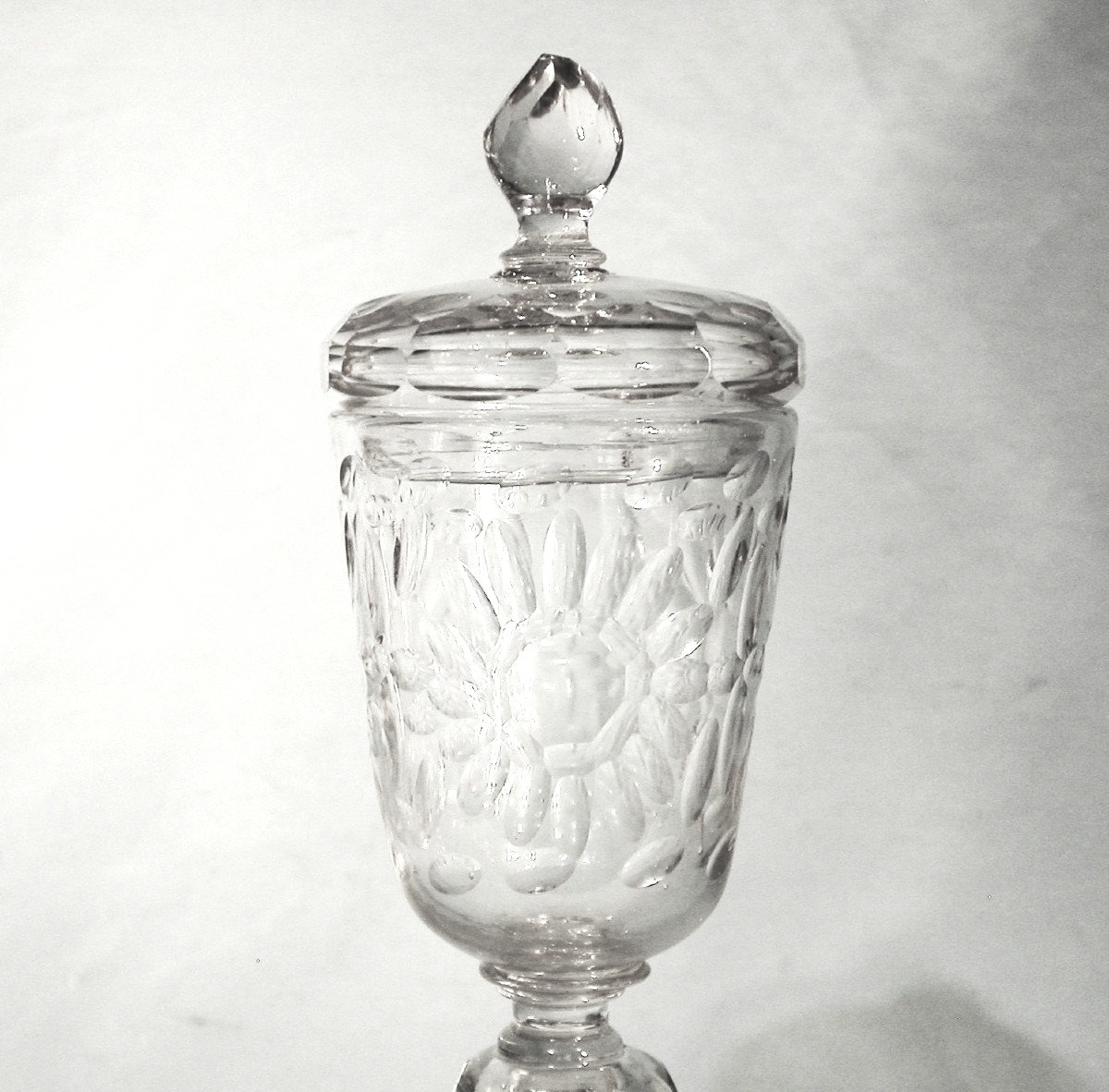 HANAP ou GRAND VERRE À JAMBE COUVERT - BOHÊME (?), XVIII ème s-photo-2