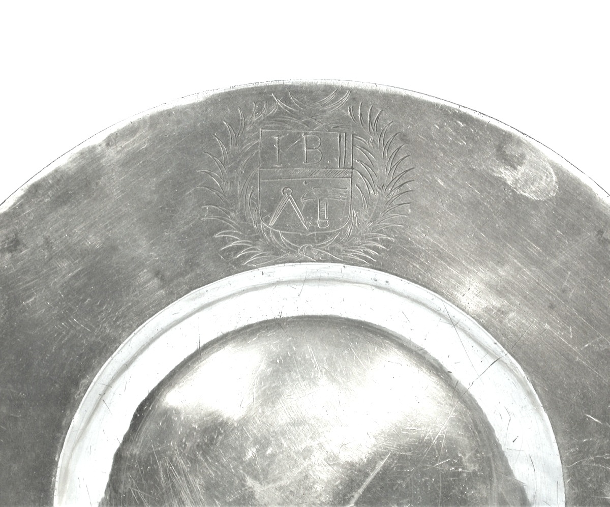 Large "à La Cardinal" Pewter Dish - South Of France, End Of The 17th Century-photo-3