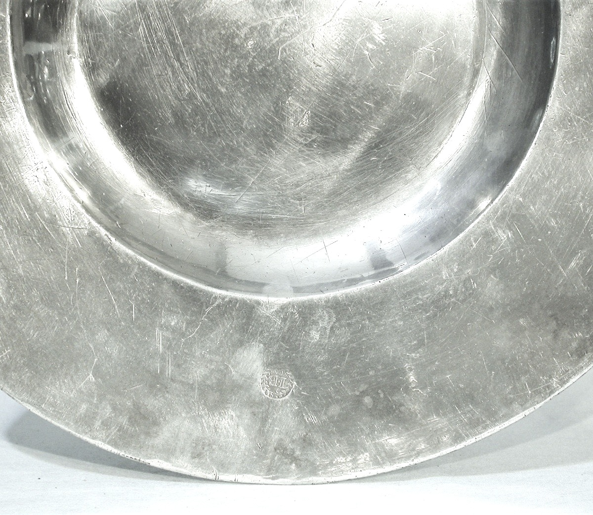Large "à La Cardinal" Pewter Dish - South Of France, End Of The 17th Century-photo-4