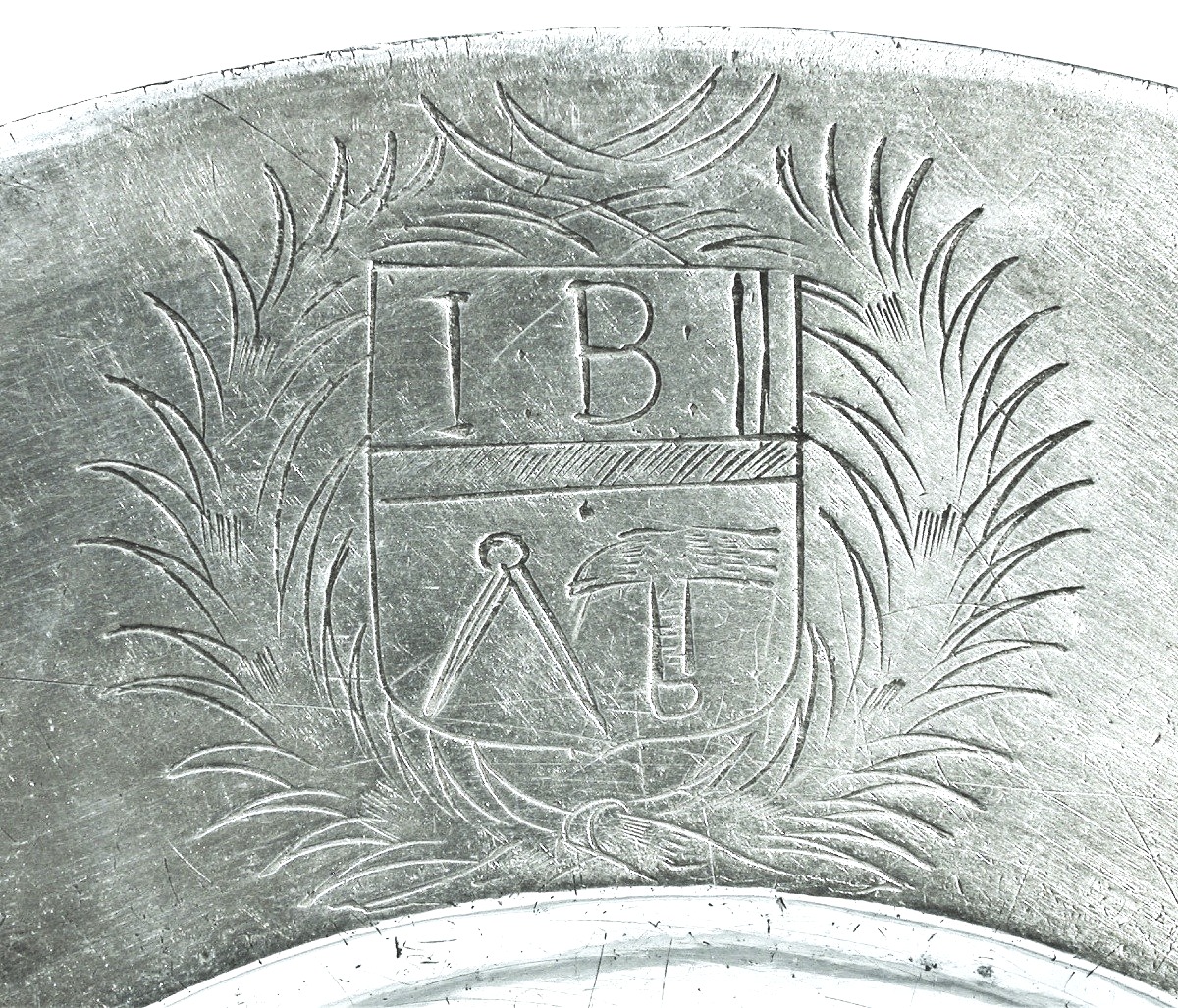 Large "à La Cardinal" Pewter Dish - South Of France, End Of The 17th Century-photo-1