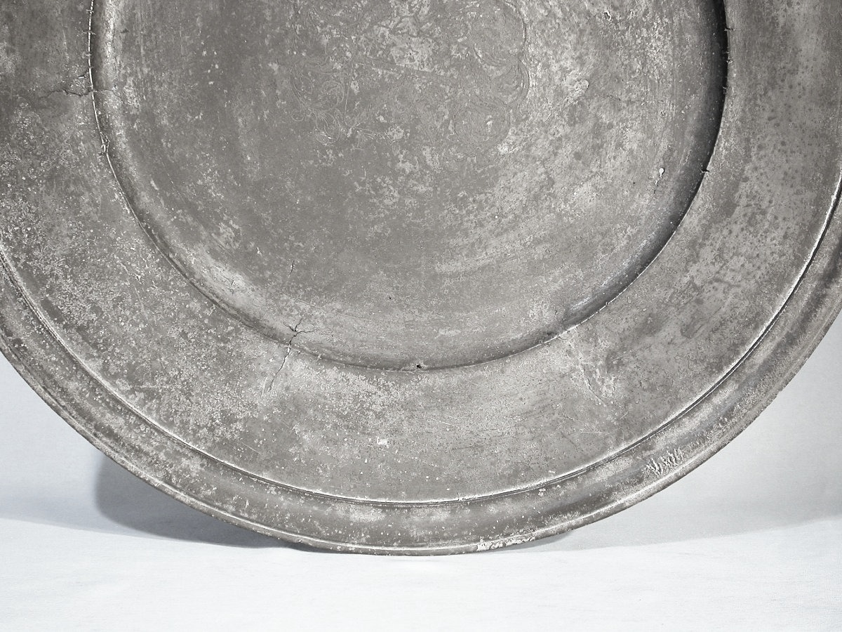 Large Pewter Dish "à La Cardinal" - Lyon, Second Quarter Of The 17th Century-photo-3