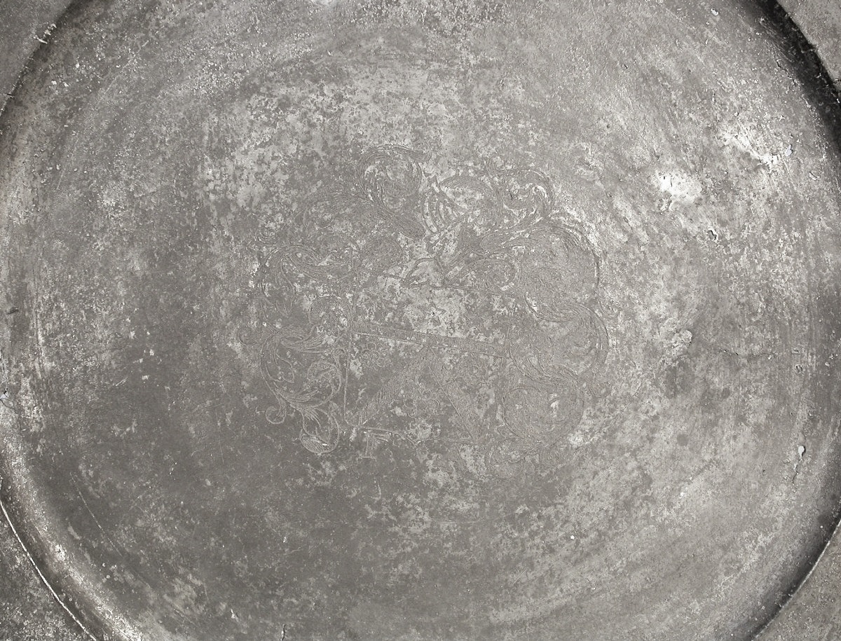 Large Pewter Dish "à La Cardinal" - Lyon, Second Quarter Of The 17th Century-photo-1