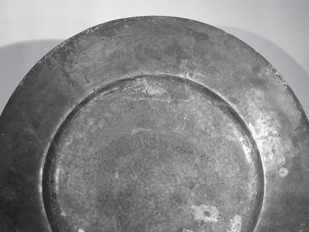 Large Pewter Dish "à La Cardinal" - Lyon, Second Quarter Of The 17th Century-photo-3