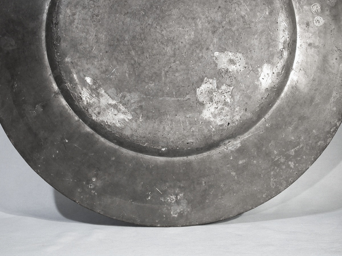 Large Pewter Dish "à La Cardinal" - Lyon, Second Quarter Of The 17th Century-photo-4