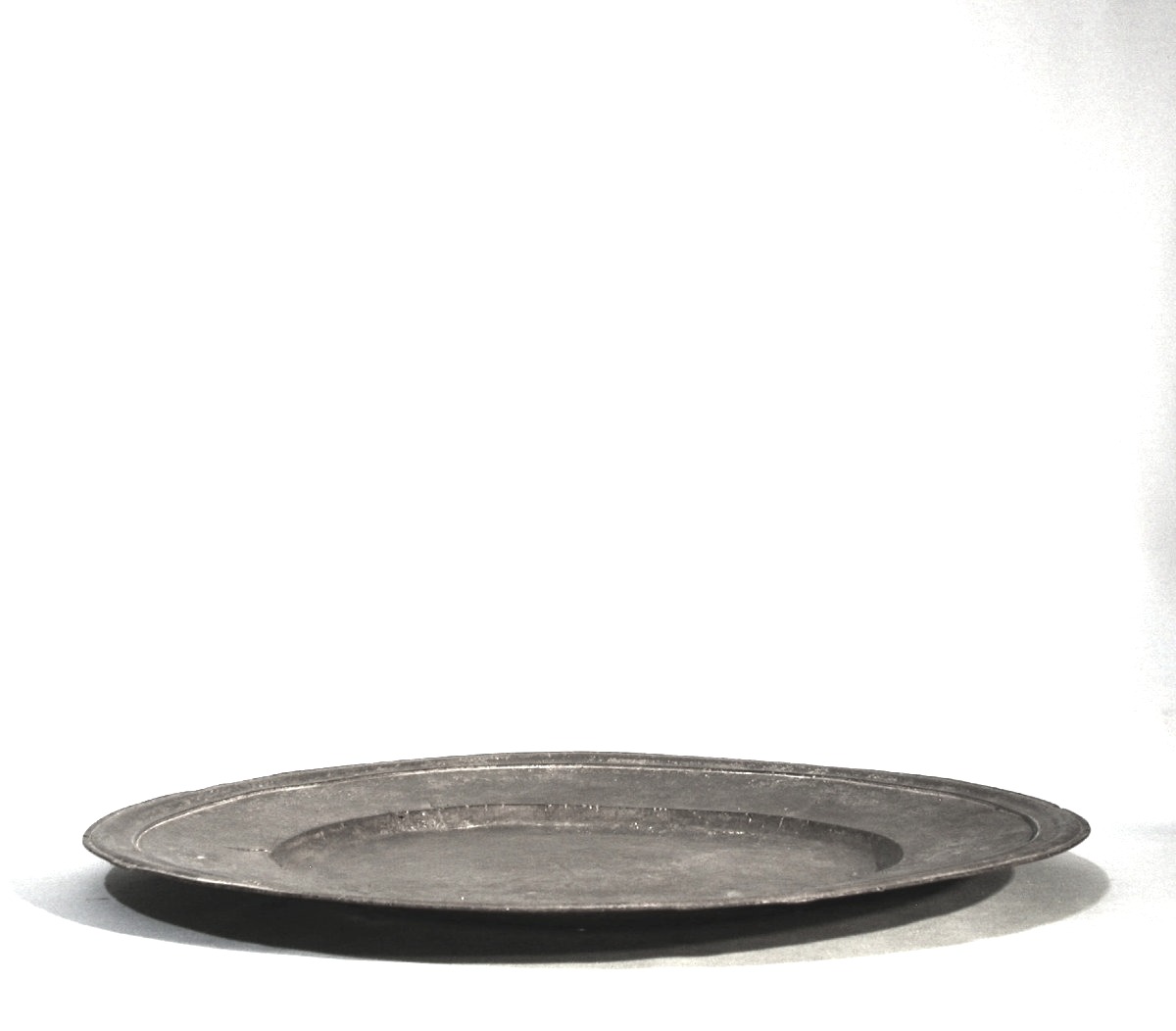 Large Pewter Dish "à La Cardinal" - Lyon, Second Quarter Of The 17th Century-photo-8