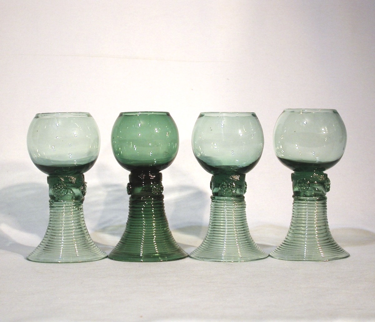 VERRES "RÖMER" - PAYS-BAS ou ALSACE (?), XVIII ème s-photo-2