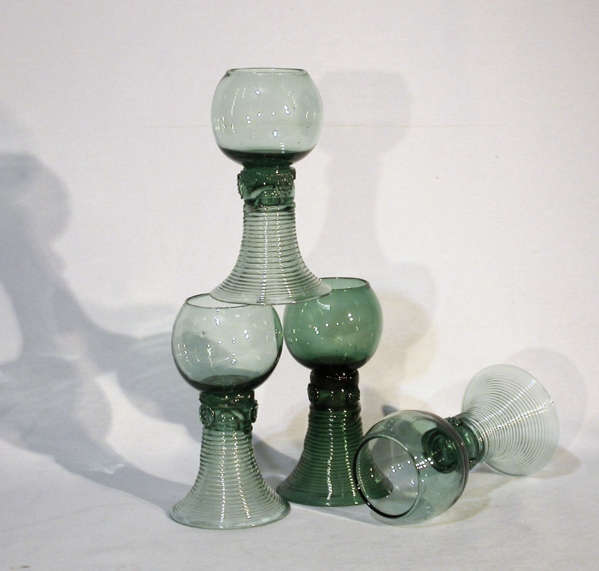 VERRES "RÖMER" - PAYS-BAS ou ALSACE (?), XVIII ème s