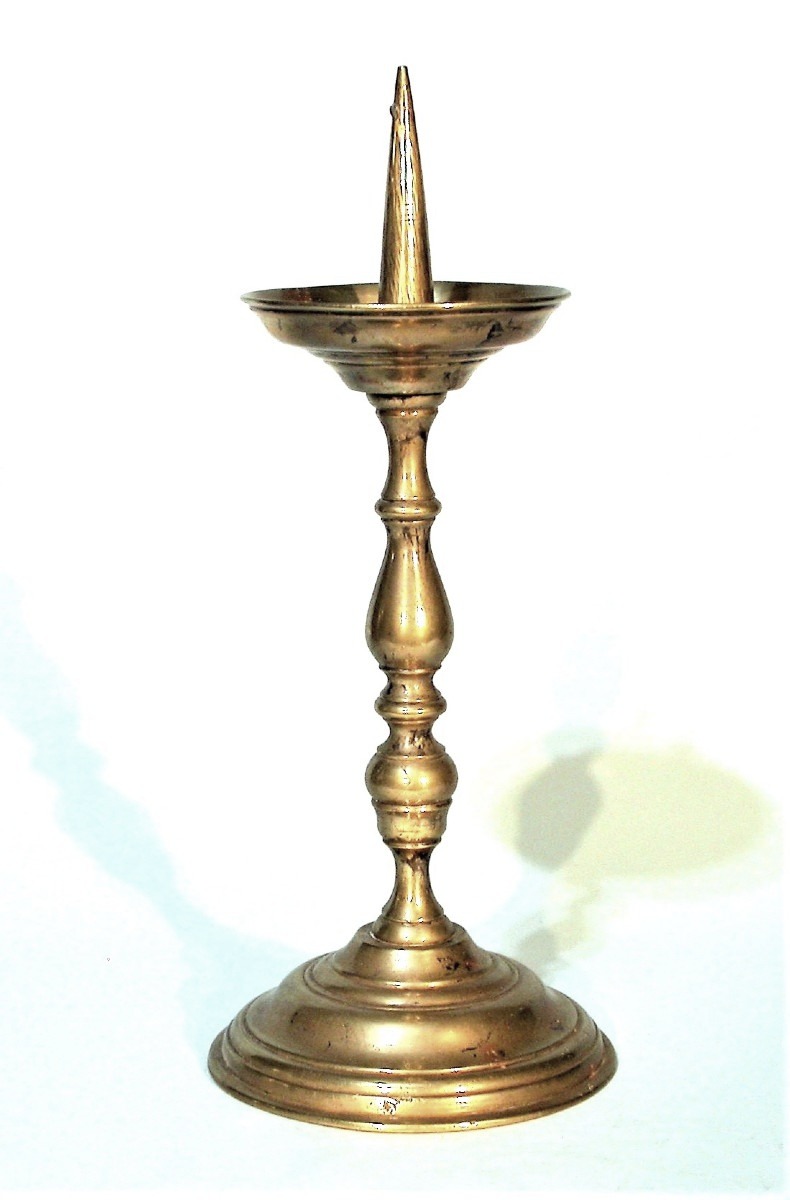 PIQUE-CIERGES EN BRONZE, FRANCE, CIRCA 1700