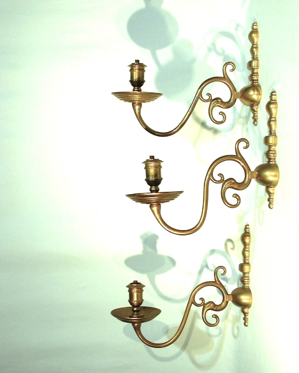 SUITE DE TROIS APPLIQUES EN LAITON-photo-4