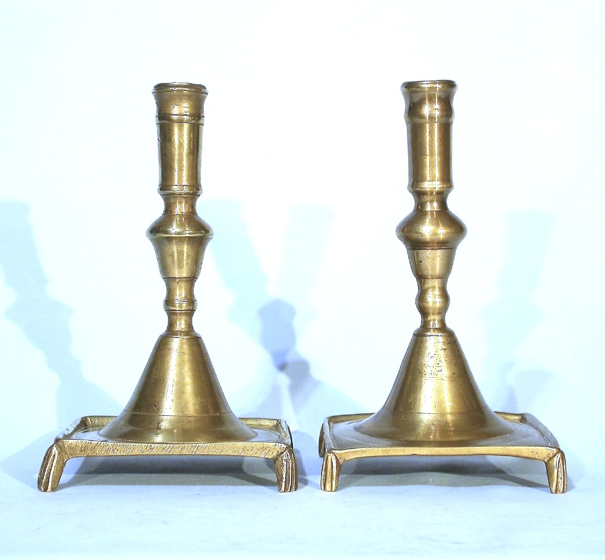 RARE PAIRE DE FLAMBEAUX EN LAITON - ESPAGNE, XVII ème s-photo-2