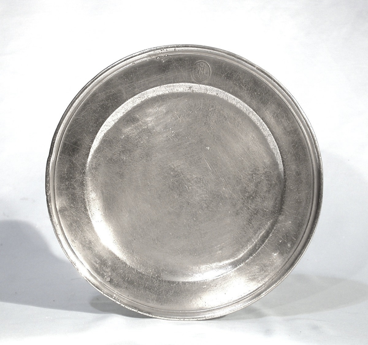 RARISSIME ASSIETTE EN ÉTAIN - GRENOBLE,  1702-1706-photo-1