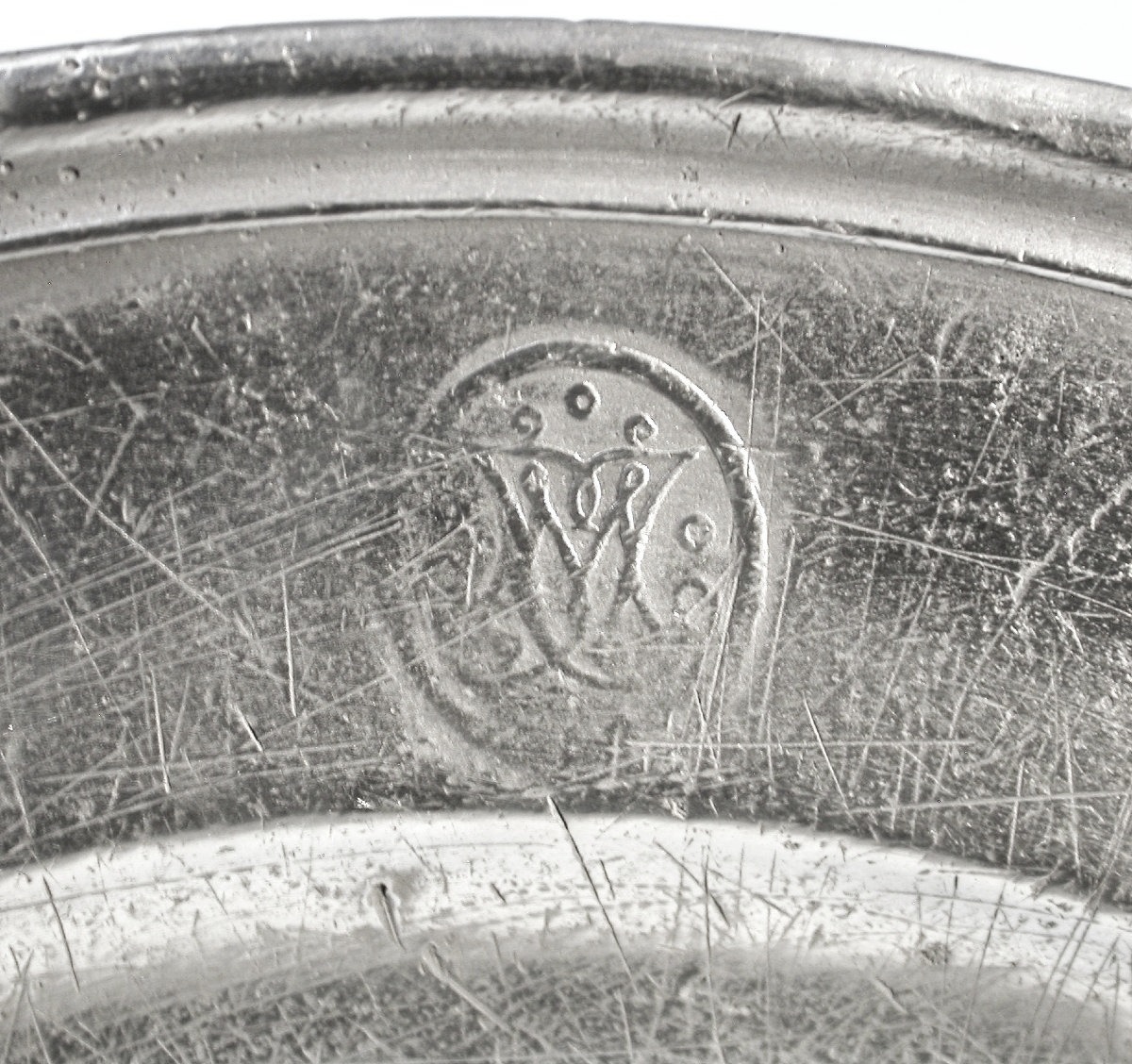 RARISSIME ASSIETTE EN ÉTAIN - GRENOBLE,  1702-1706-photo-2
