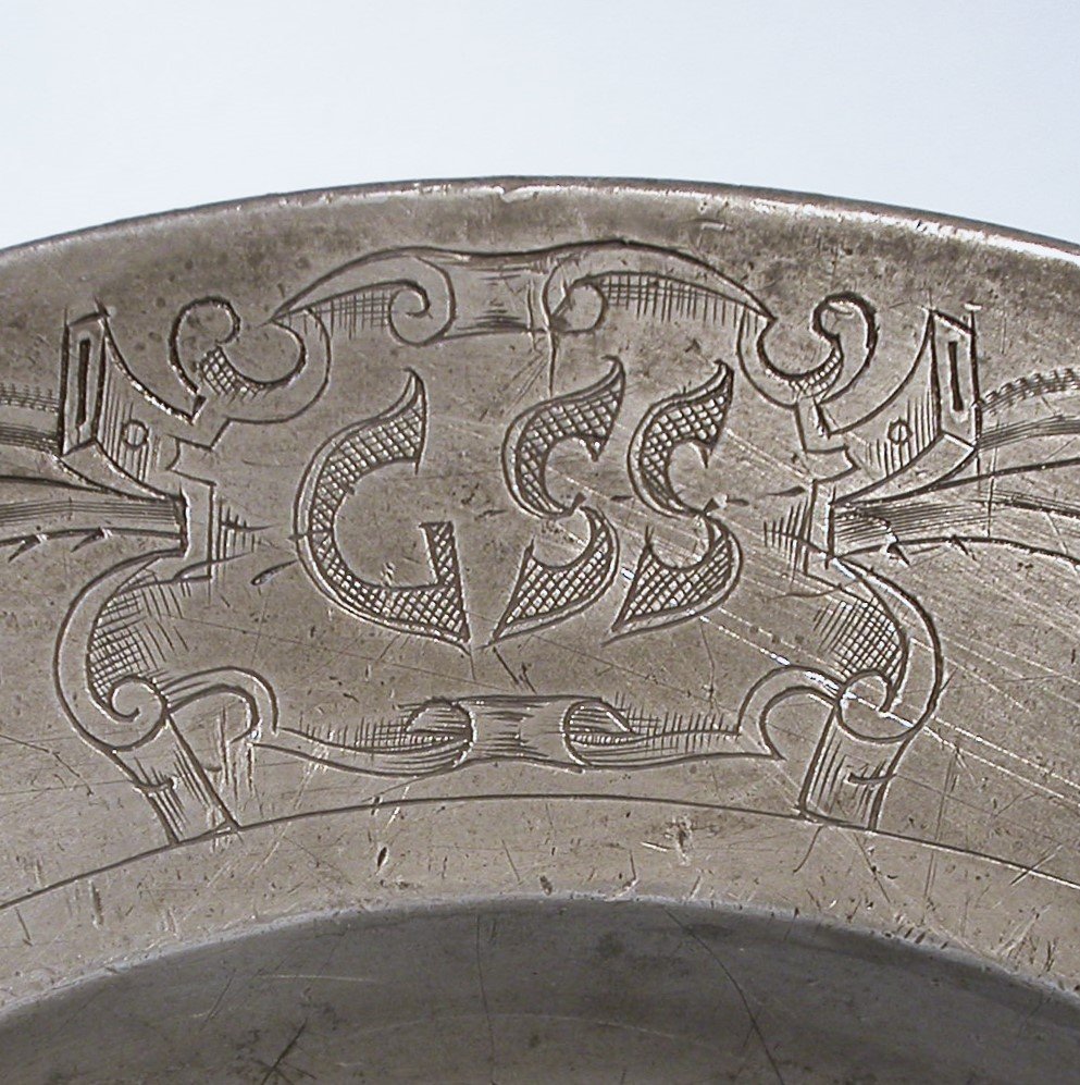 PLAT EN ÉTAIN "À LA CARDINAL" - ROSENHEIM, XVII ème s-photo-4