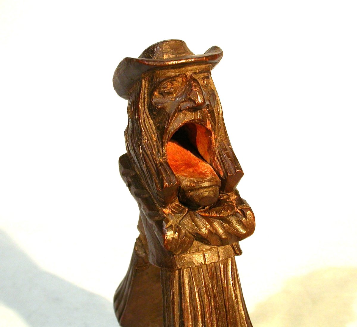 CASSE-NOISETTES EN BOIS SCULPTÉ, CIRCA 1900-photo-4