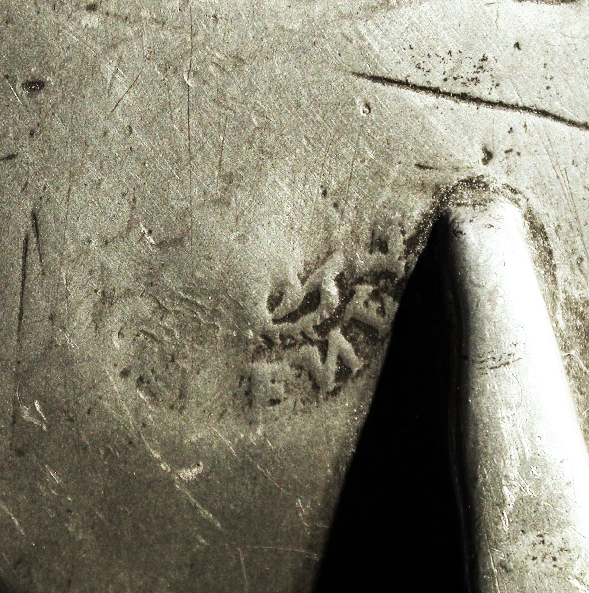 RARE TRÈS  PETIT PICHET À ALCOOL EN ÉTAIN  - CAEN, XVIII ème s-photo-3