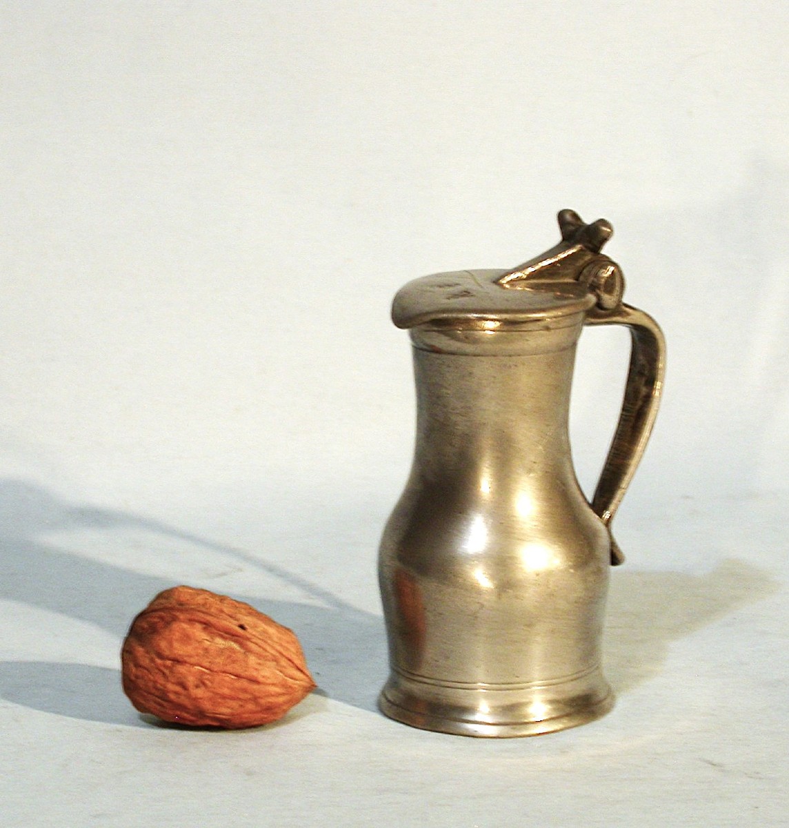 RARE TRÈS  PETIT PICHET À ALCOOL EN ÉTAIN  - CAEN, XVIII ème s