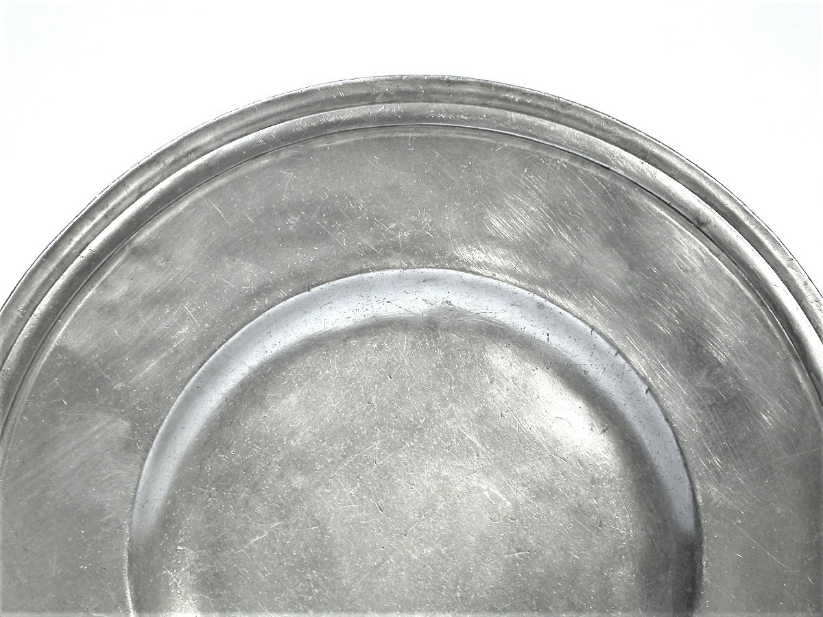 RARE PLAT "À LA CARDINAL" EN ÉTAIN - SAINT-ETIENNE, CIRCA 1700-photo-3