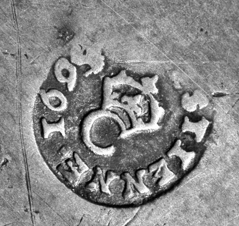 RARE PLAT "À LA CARDINAL" EN ÉTAIN - SAINT-ETIENNE, CIRCA 1700
