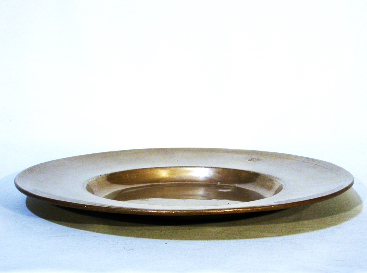 "à La Cardinal" Pewter Dish - Lyon, 17th Century