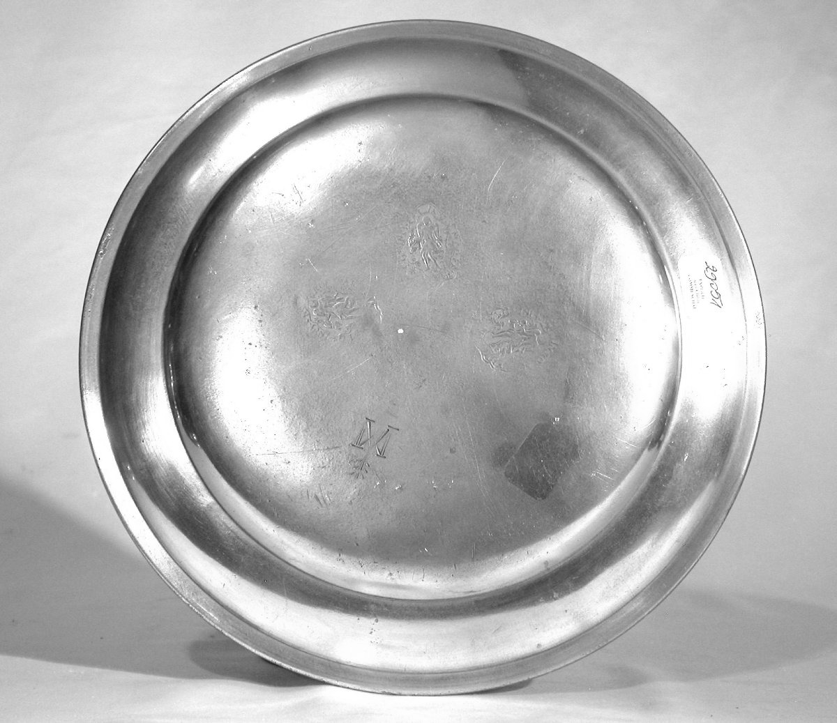 ASSIETTE EN ETAIN - FRANCFORT (?), XVIII ème s-photo-4