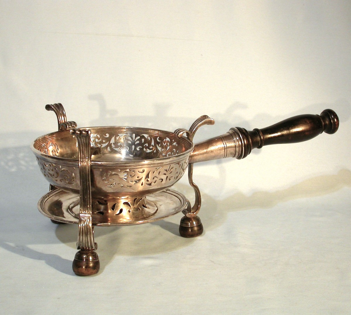 RÉCHAUD EN MÉTAL ARGENTÉ, FRANCE, CIRCA 1900
