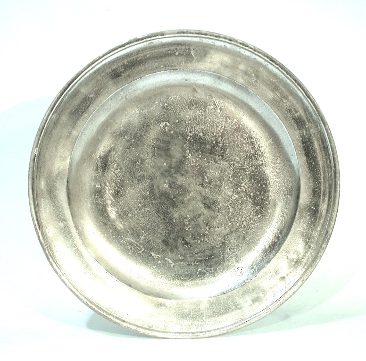 Pair Of Engraved Pewter Dishes - London, 18th Century-photo-3