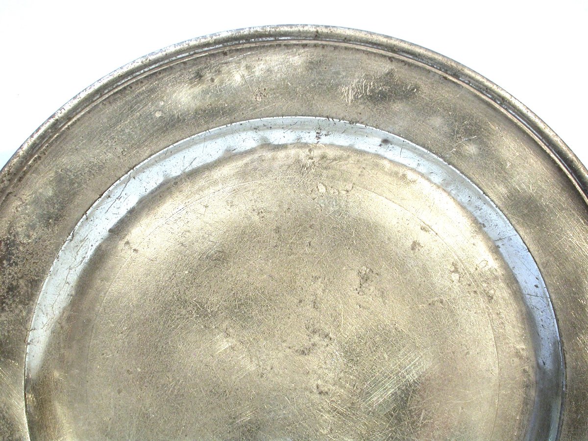 Pair Of Engraved Pewter Dishes - London, 18th Century-photo-3