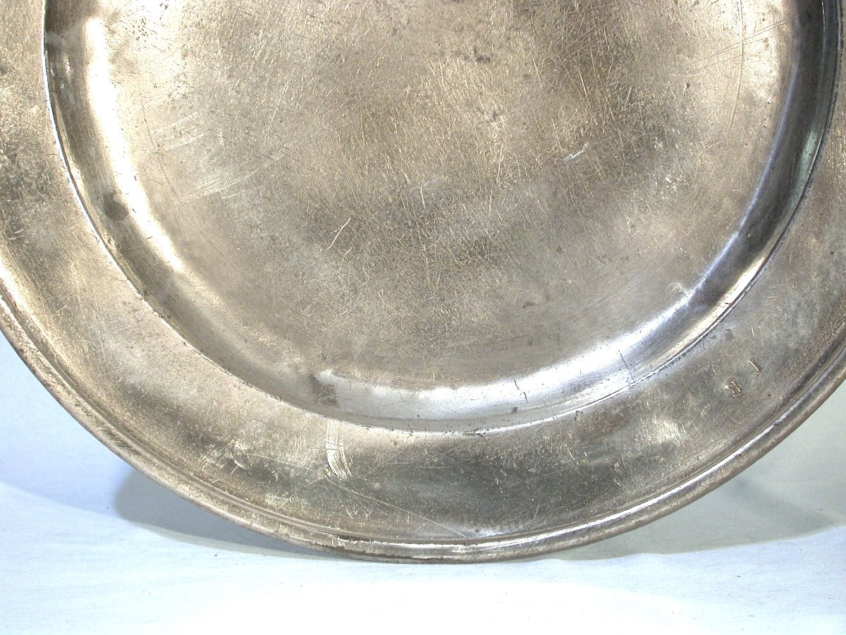 Pair Of Engraved Pewter Dishes - London, 18th Century-photo-4
