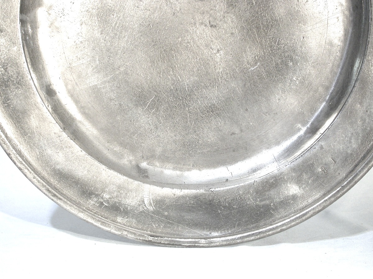 PAIRE DE PLATS GRAVÉS EN ETAIN  - LONDRES, XVIII ème s-photo-4