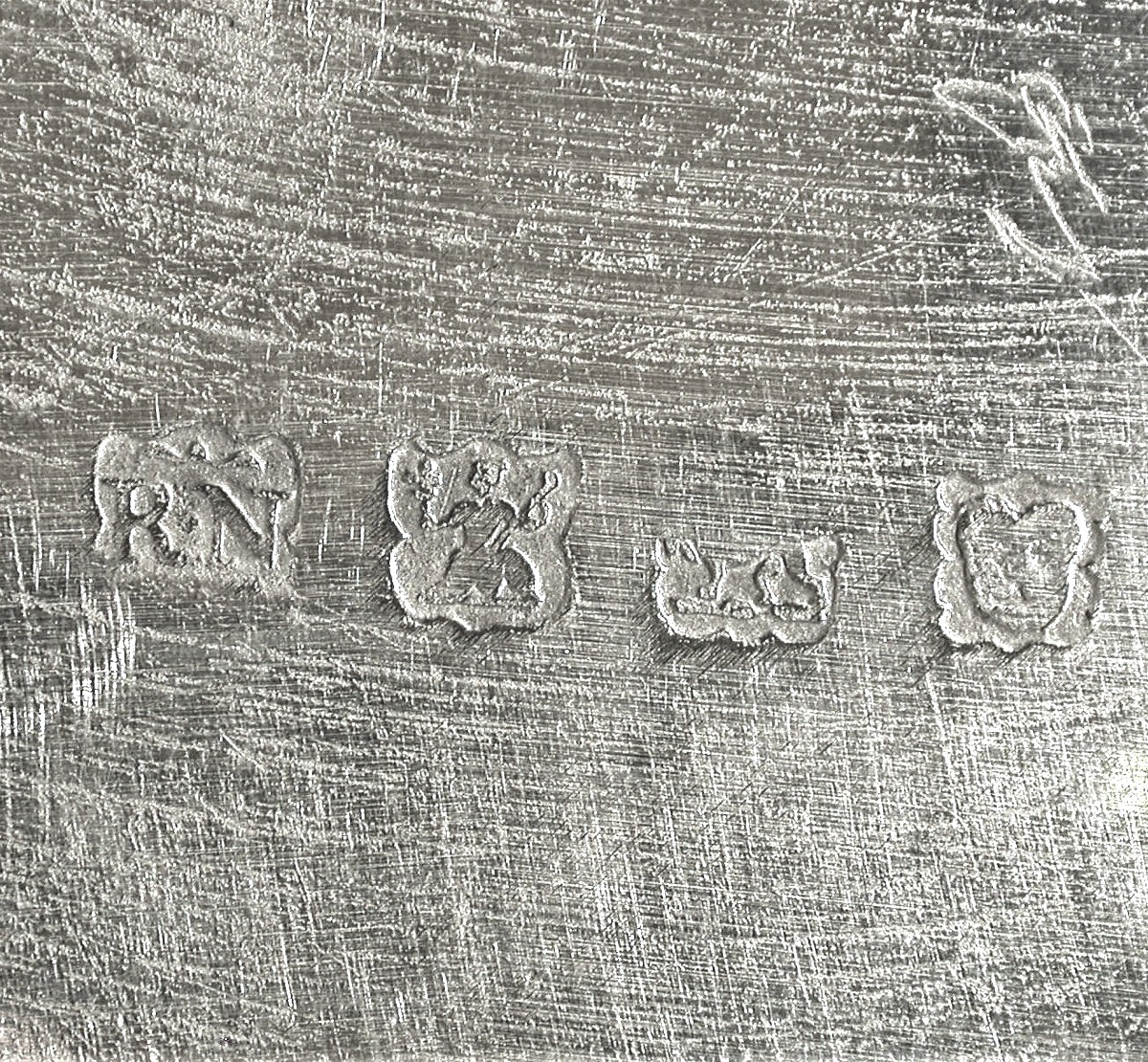PAIRE DE PLATS GRAVÉS EN ETAIN  - LONDRES, XVIII ème s-photo-5