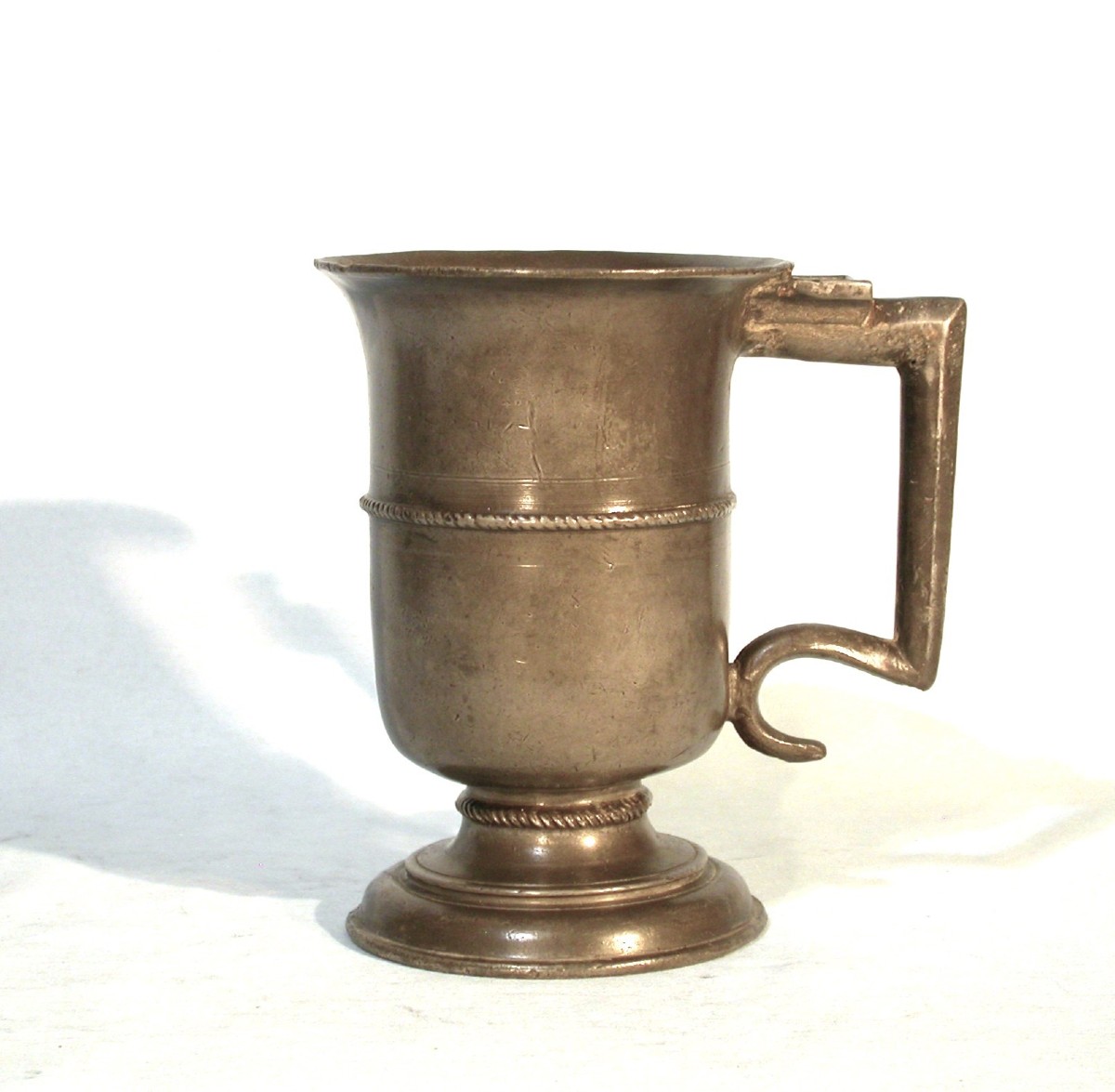 RARE AIGUIÈRE EN ÉTAIN  - METZ (?) - XVII ème s