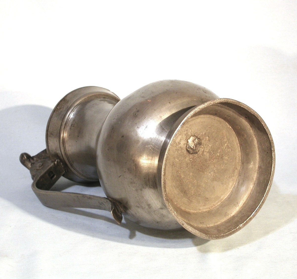 PICHET À VIN EN ETAIN - TOULOUSE, CIRCA 1700.-photo-2