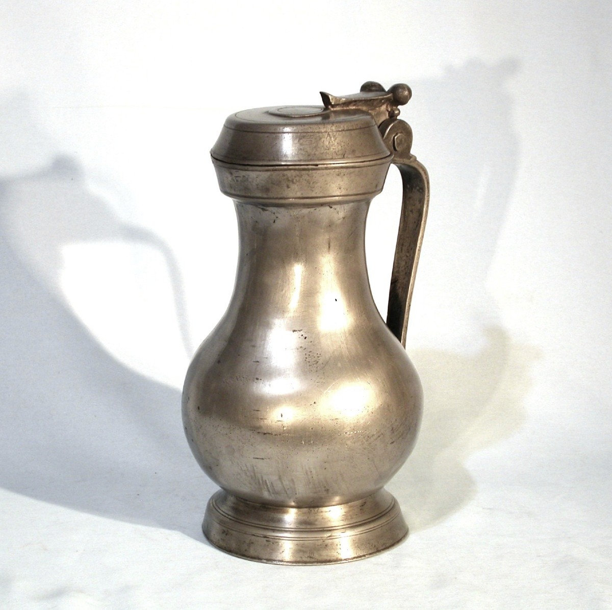 PICHET À VIN EN ETAIN - TOULOUSE, CIRCA 1700.