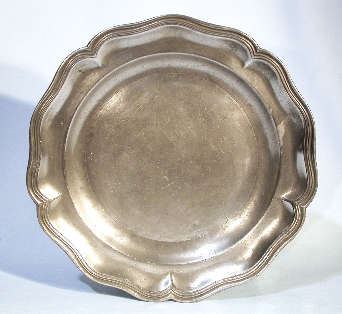 PAIRE DE PLATS EN ÉTAIN - SUD-OUEST DE LA FRANCE, XVIII ème s-photo-2