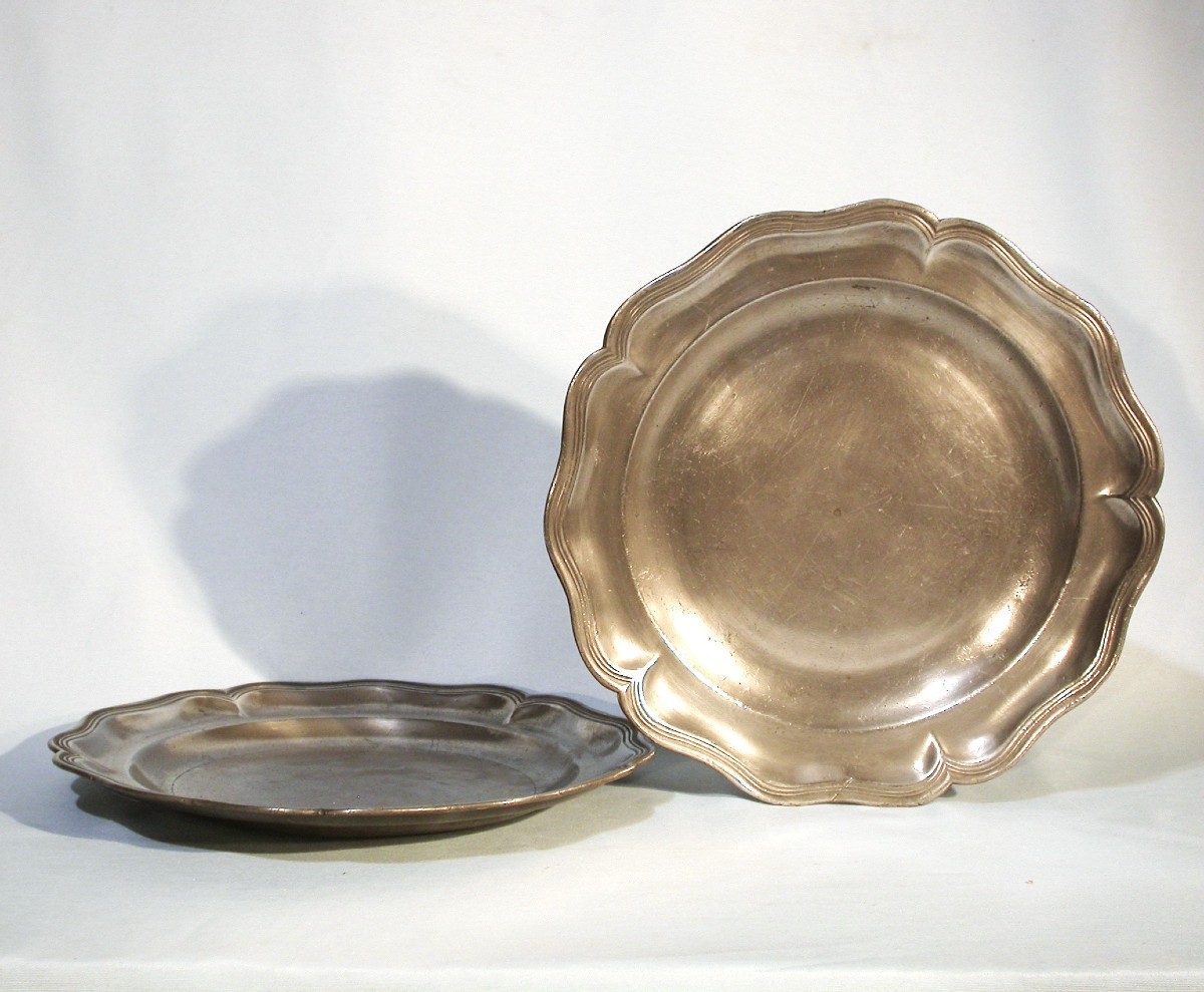 PAIRE DE PLATS EN ÉTAIN - SUD-OUEST DE LA FRANCE, XVIII ème s
